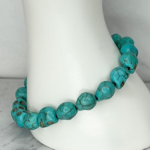 Faux Turquoise Skull Beaded Stretch Bracelet - Picture 6 of 6